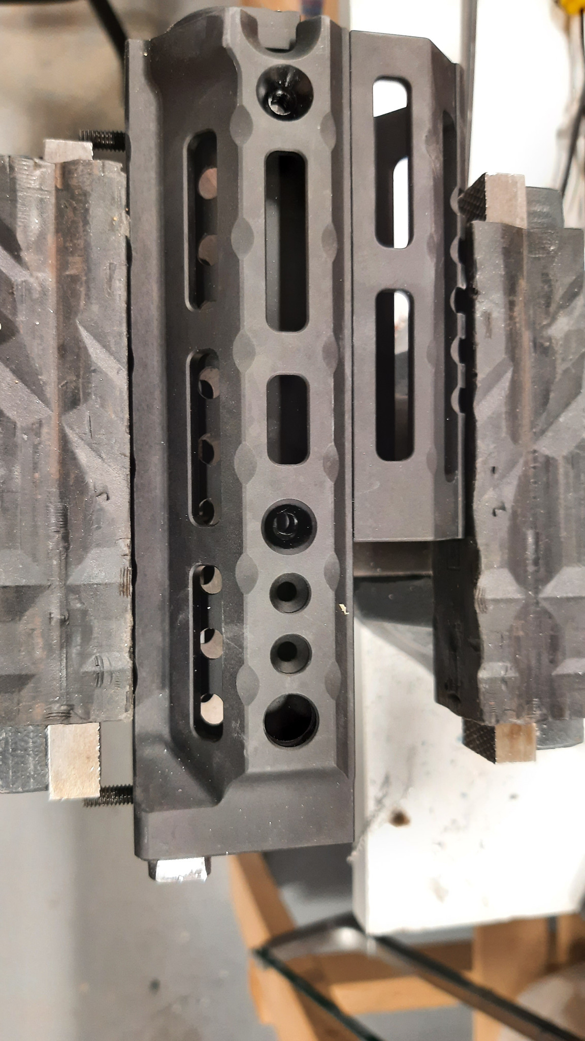 Aluminum fore-end fitting in the vise